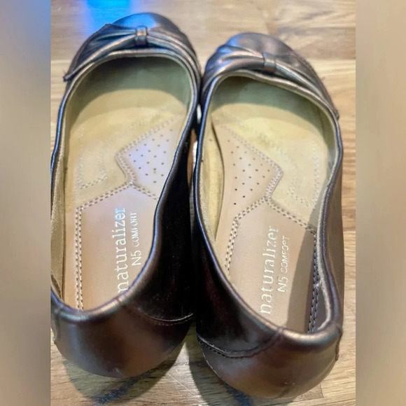 Naturalizer Wide Width Bronze Capri Bow Leather Flats Size 7W - Picture 6 of 11